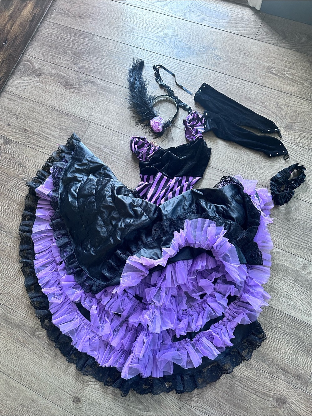 Women’s / Girl’s Purple and Black Ruffle Costume can-can / saloon